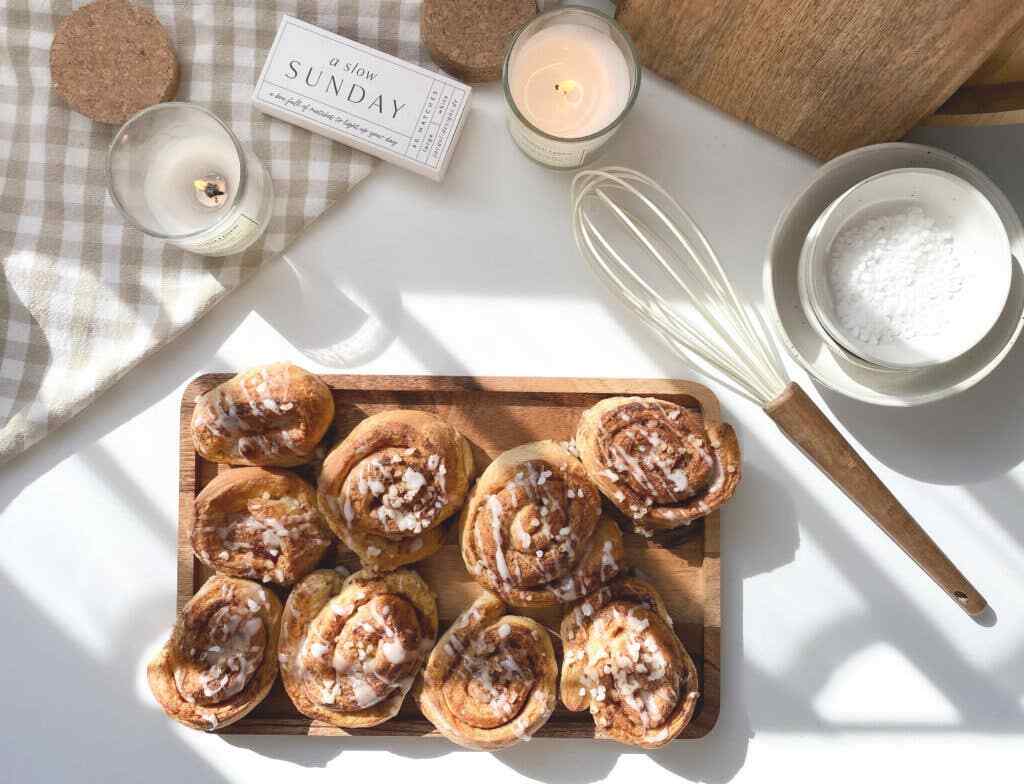 Backen Sie köstliche Bio-Zimtschnecken – einfach, schnell und