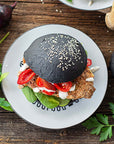 Backmischung "Black Burger Buns" aus Briocheteig mit Sesam